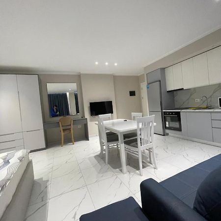 Modern Beachfront Apartments Sarandë Exteriér fotografie